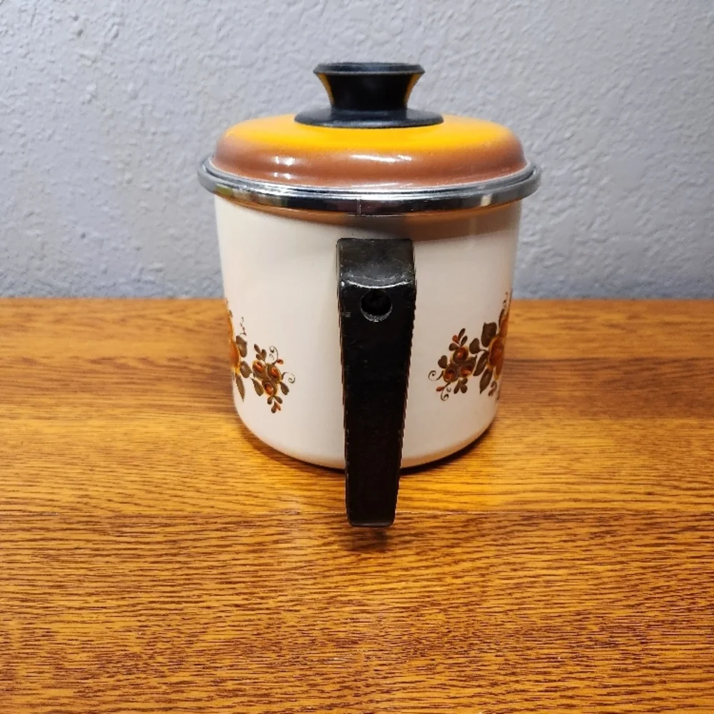 Vintage Floral Enamel pot with Lid